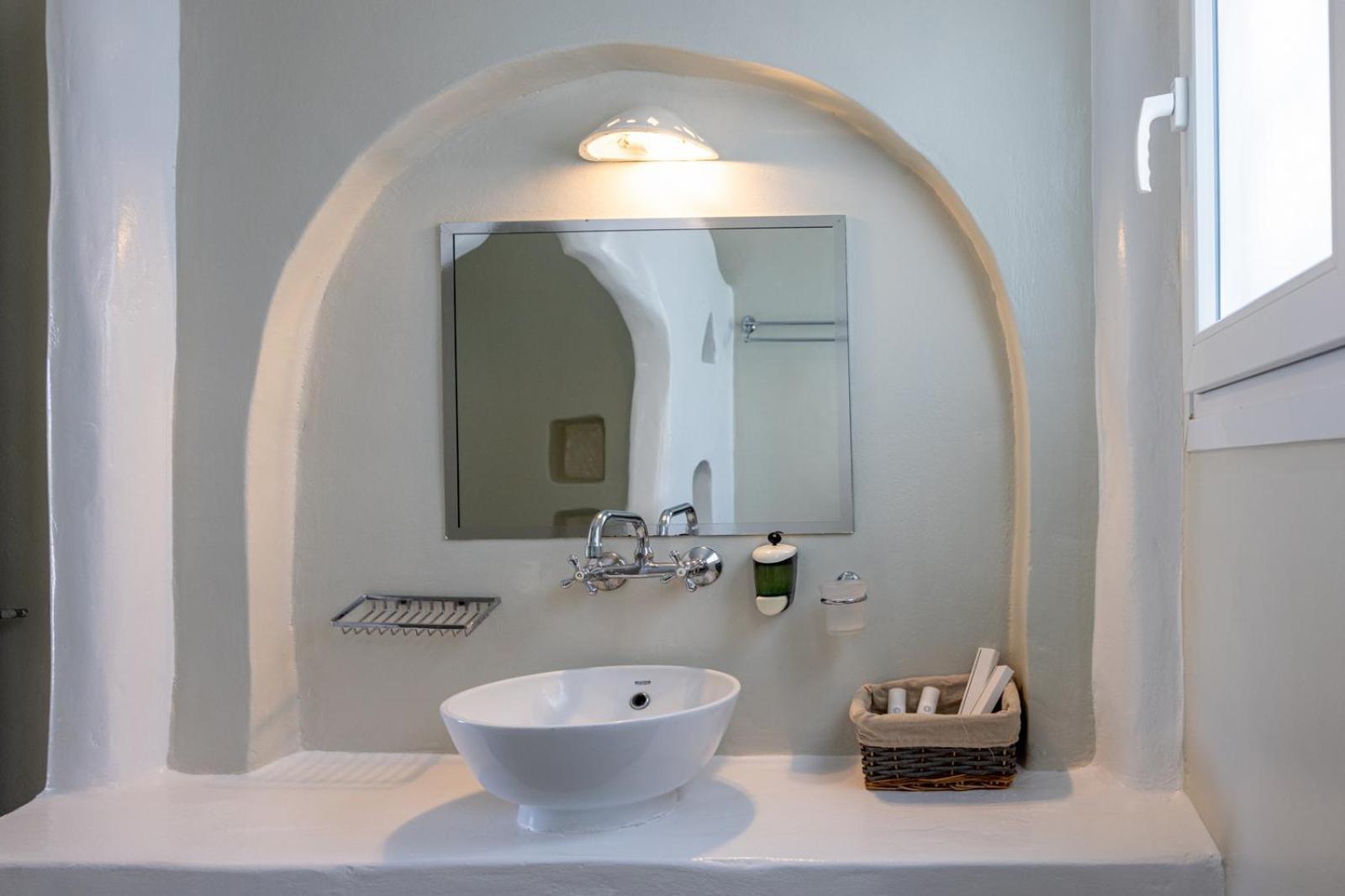 Soulmate'S Suites Tinos Киониа Екстериор снимка