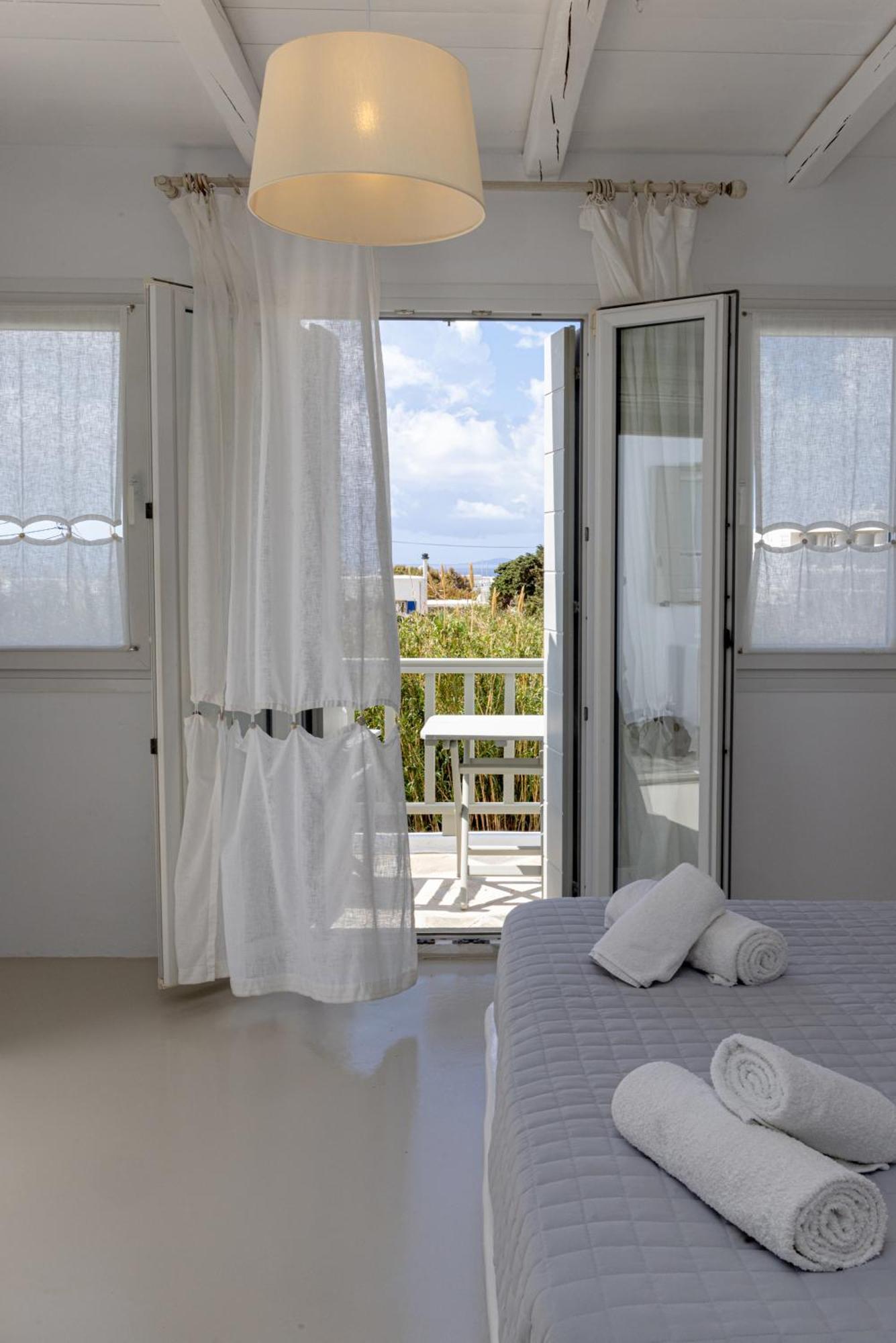 Soulmate'S Suites Tinos Киониа Екстериор снимка